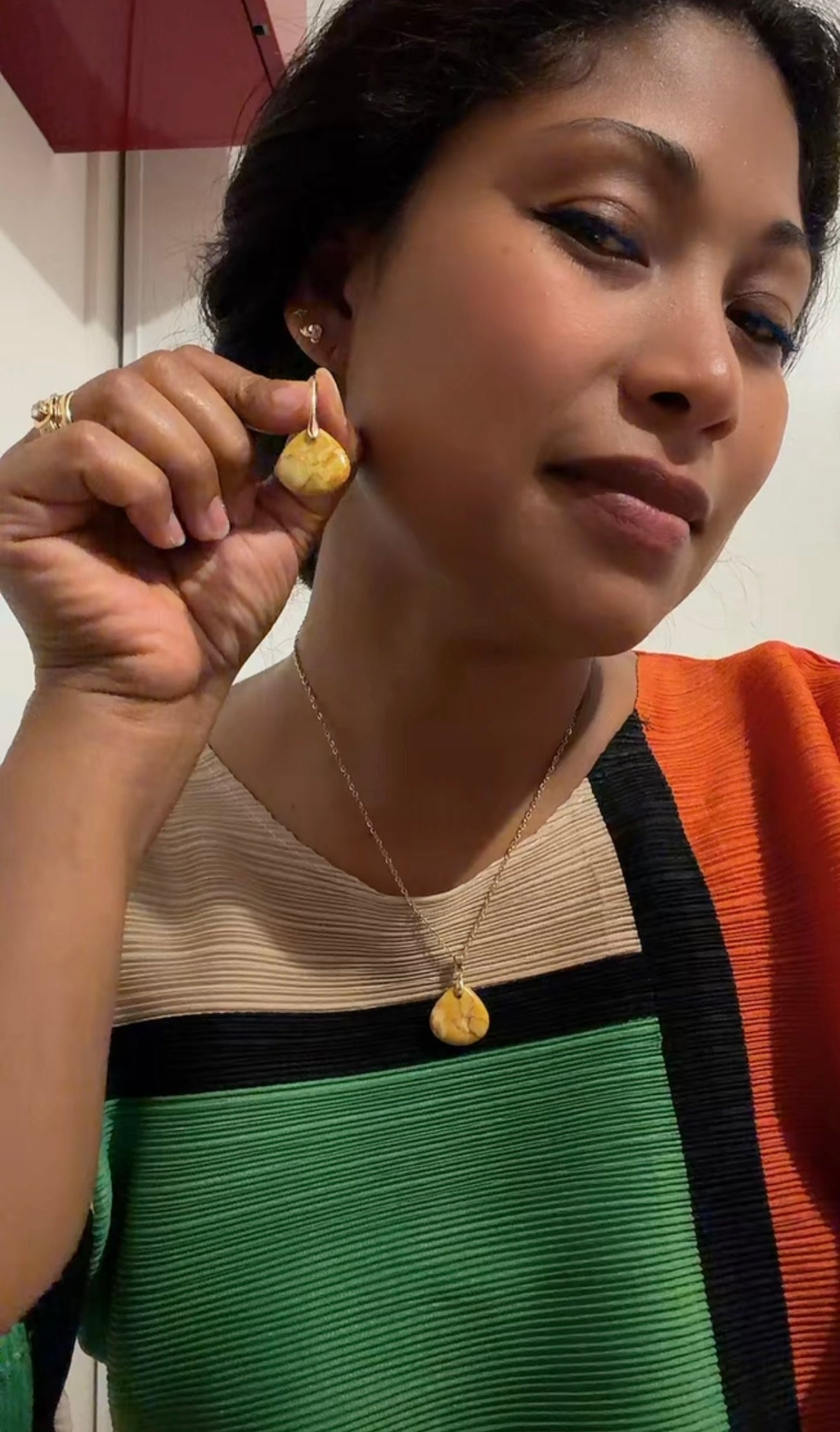 Ensemble "Aura d’Agate" – Collier et Boucles d’Oreilles en Pierre Naturelle