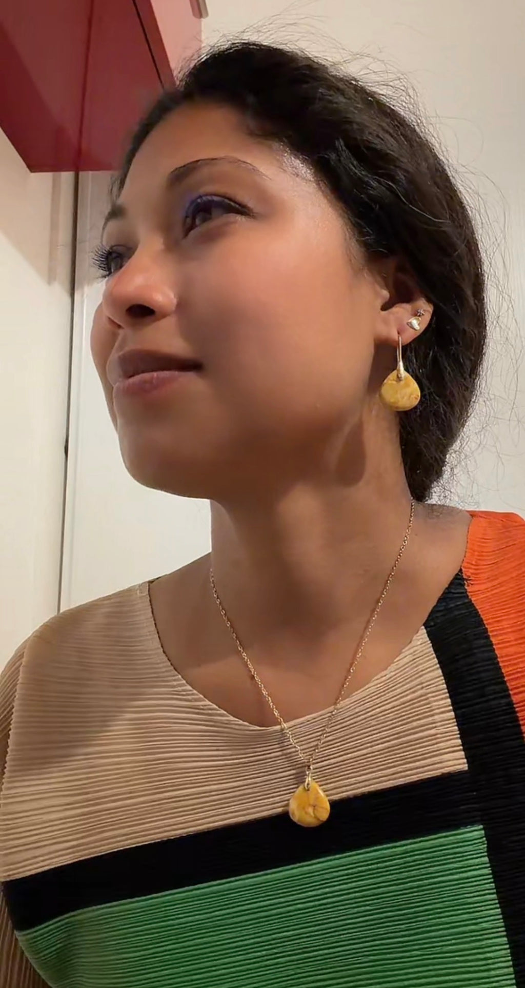 Ensemble "Aura d’Agate" – Collier et Boucles d’Oreilles en Pierre Naturelle