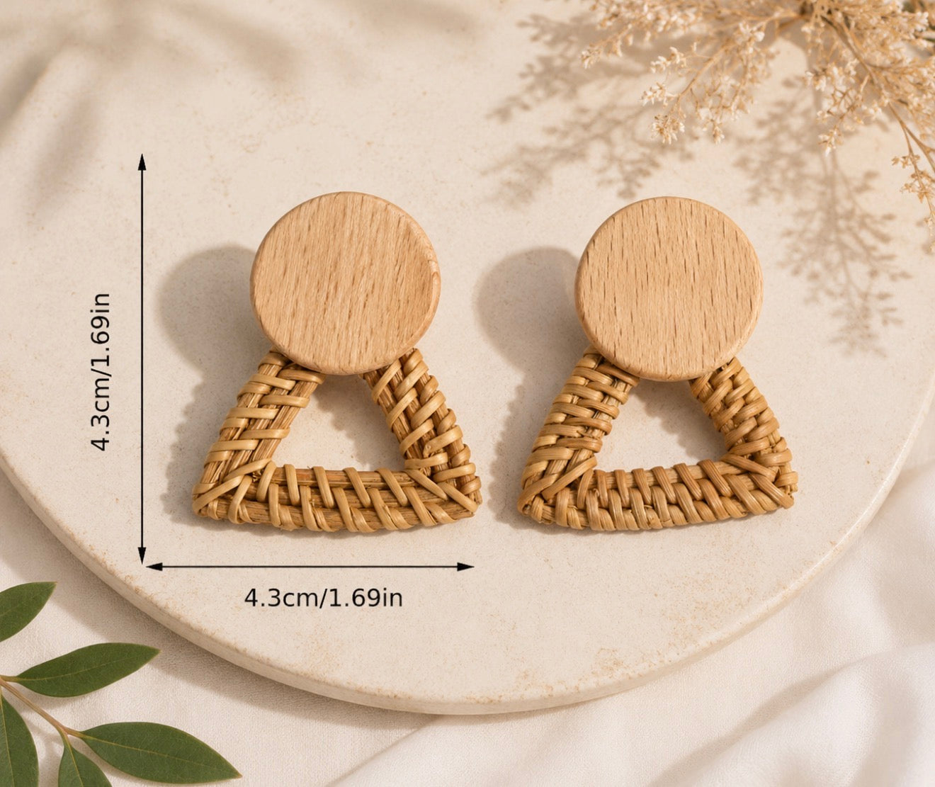 Boucles d'Oreilles "Naomi" Graphiques en Bois et Triangle Rotin Tressé