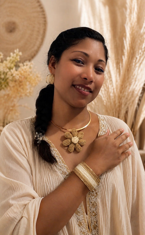 "Éclat Solaire : Parure Complète Boho-Chic Raphia & Or