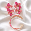 Parure "Éclat Botanique" : Bracelet Manchette & Boucles d’oreilles Fleurs en Raphia Rose