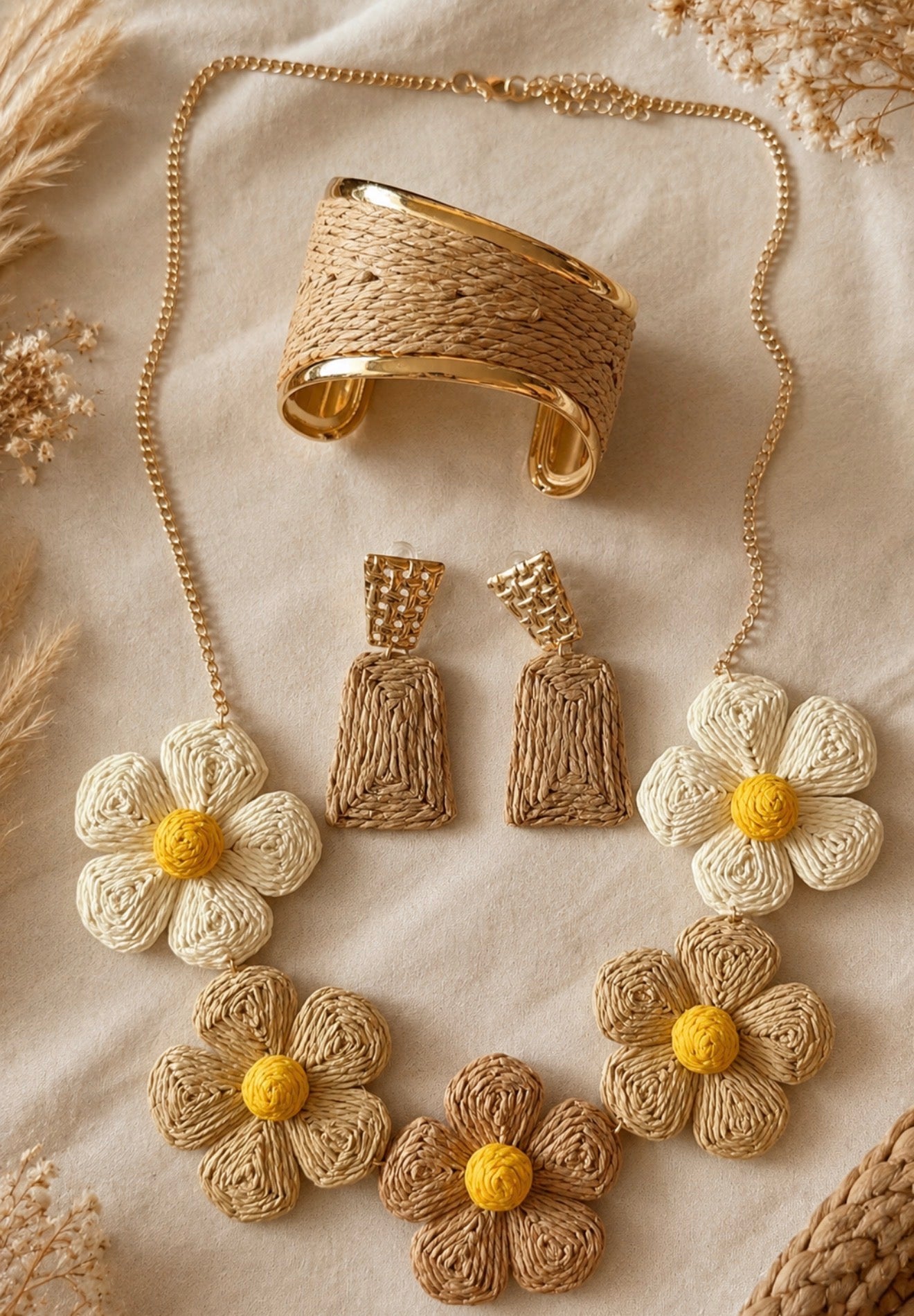 Ensemble Parure Bohème "Douceur Solaire" – Collier Floral, Bracelet Jonc & Boucles d'Oreilles