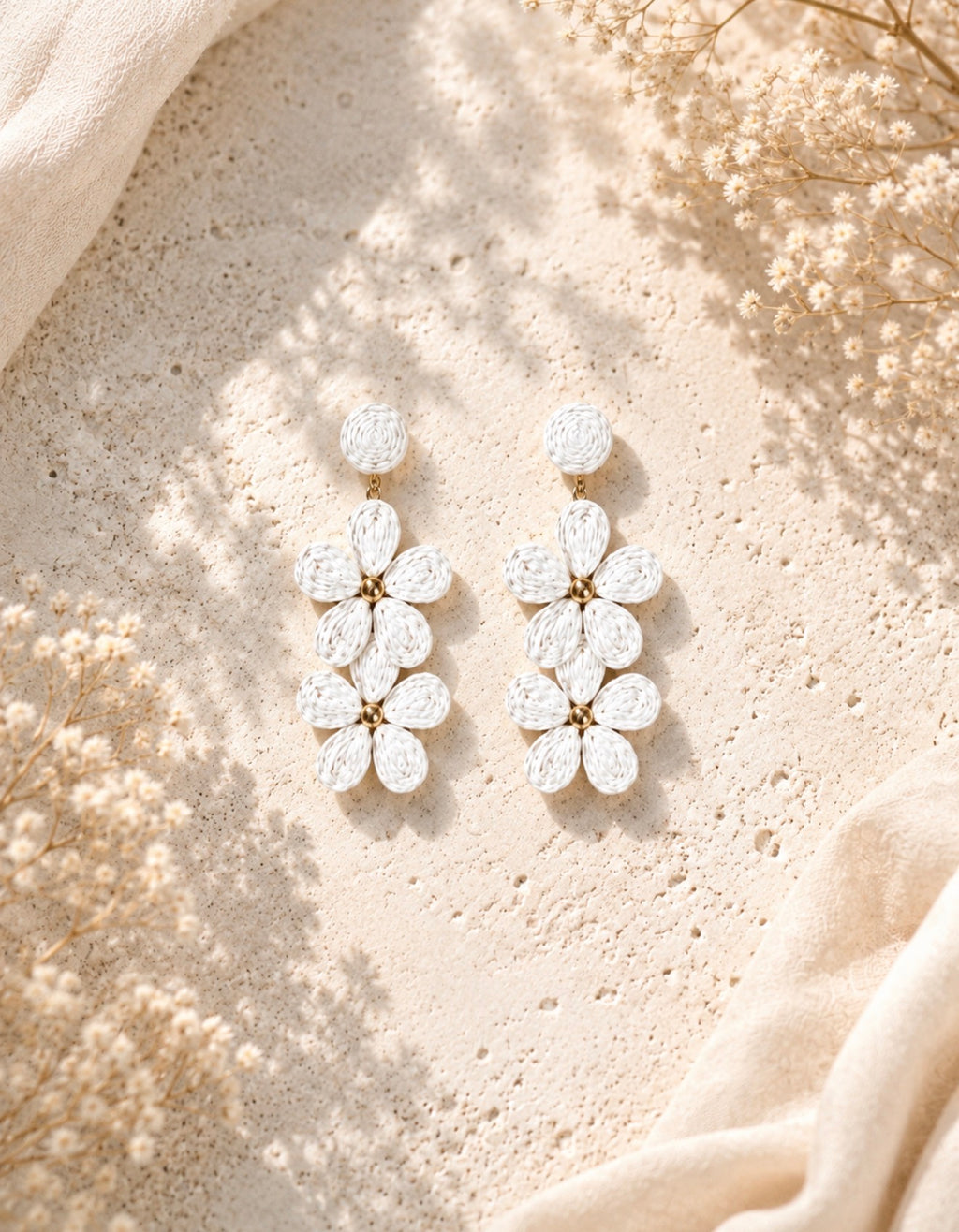 Boucles d'Oreilles Pendantes Doubles Fleurs en Raphia – Style Bohème & Vacances